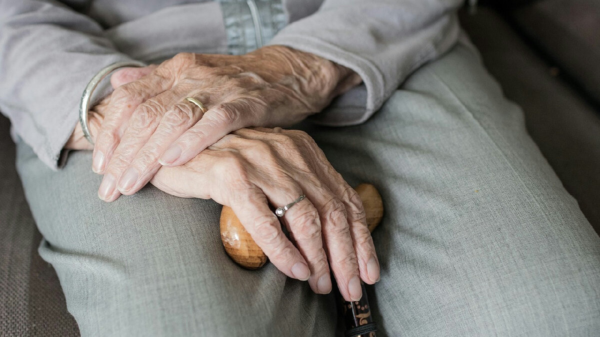 Anziani, dalla Manovra 2025 arrivano contributi aumentati per over 50, 60, 70 e 80: le novità