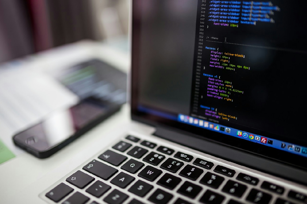 Arrivano i nuovi contributi per pc e tablet nel 2025: ecco chi può richiederli subito