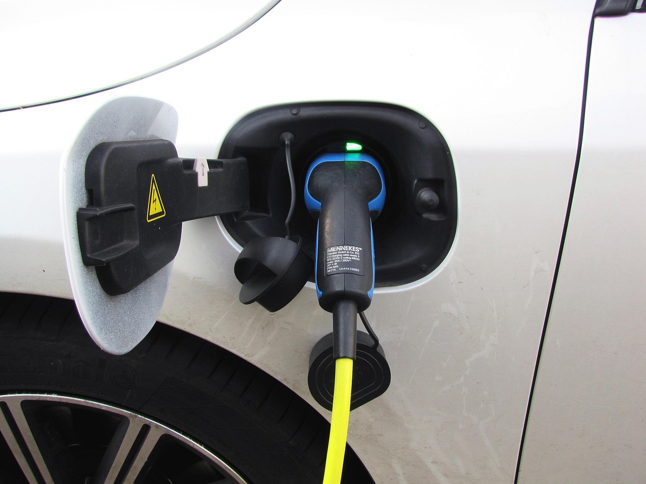 Bonus auto elettriche bruciato in 24 ore: fondi finiti, ma c’è ancora una speranza per gli esclusi