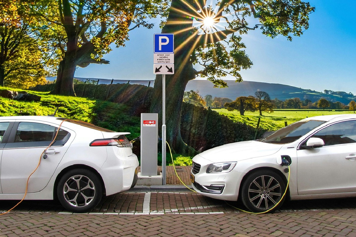 Bonus auto elettriche bruciato in 24 ore: fondi finiti, ma c’è ancora una speranza per gli esclusi