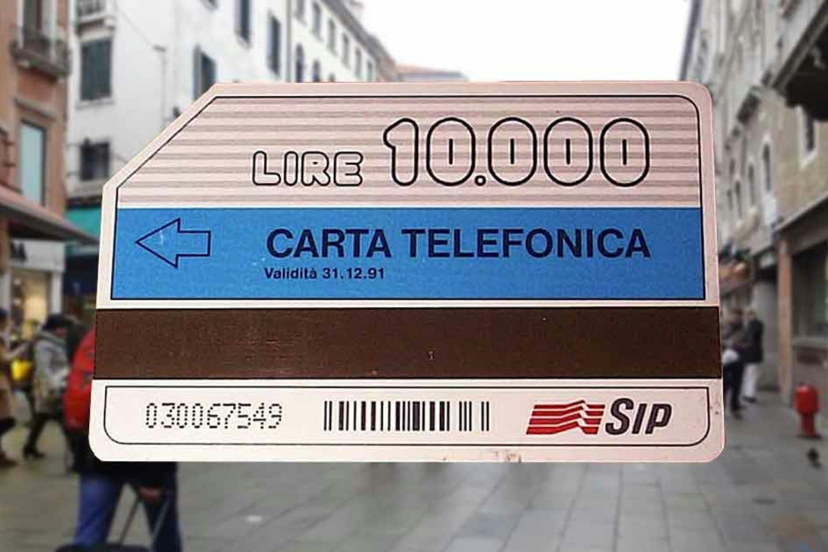 Credevo che le vecchie schede telefoniche non valessero nulla: ora tutti le cercano e pagano oro